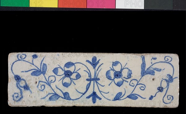 Border tile with flowers and tendrils, blue, edge tile wall tile tile sculpture ceramic earthenware glaze, baked 2x glazed