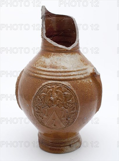 Stoneware jug be worn with frieze around neck, three weapon medallions and profile rings on the belly, jug crockery holder soil