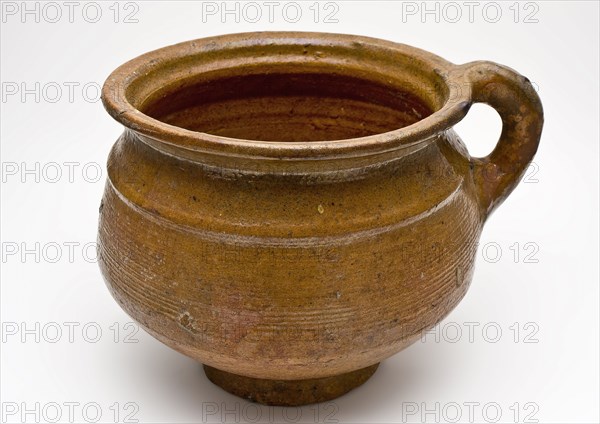 Pottery chamber pot, belly model with wide neck opening and band ear, on stand ring, pot holder sanitary earthenware ceramic