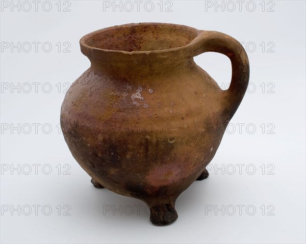 Pottery cooking jug, grape-model, red shard, sparing lead glaze, vertical sausage ear, three legs, cooking pot crockery holder