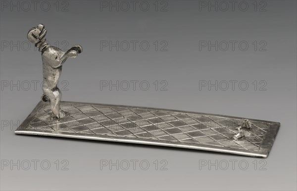 Silversmith: Carel Boogaert II, Silver miniature dog on surface, doll toy miniature toy silver miniature 2,9 g 7,0 d 2,6 molded