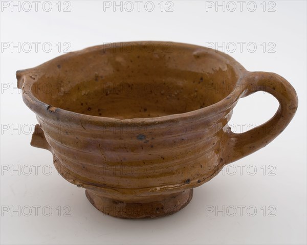 Earthenware pap bowl, red shard, fully glazed, two pinched sausage ears, on stand, papkom bowl crockery holder earth discovery