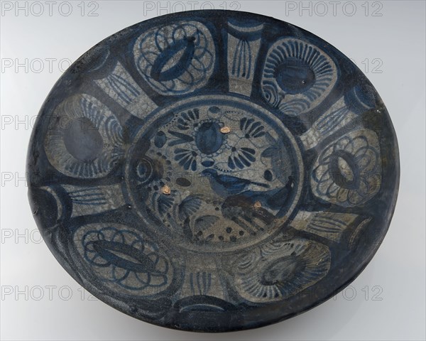 Majolica dish with Wanli decor in blue, bird in chinese garden, dish crockery holder soil find ceramic earthenware glaze tin