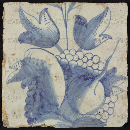 Tile of chimney pilaster, blue on white, top and bottom leaf branch, and presentation of vegetables and fruits, chimney pilaster