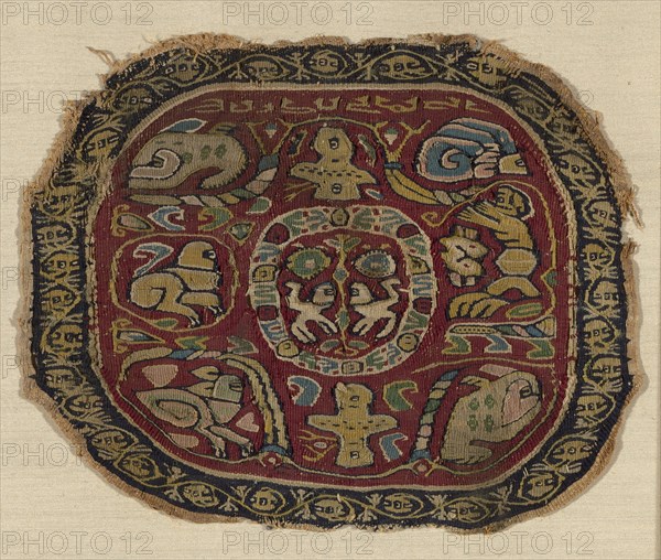 Roundel, Roman period (30 B.C.– 641 A.D.)/Arab period (641–969), 7th century, Coptic, Egypt, Egypt, Wool and linen, slit tapestry weave, 25.4 × 20.3 cm (10 × 8 in.)