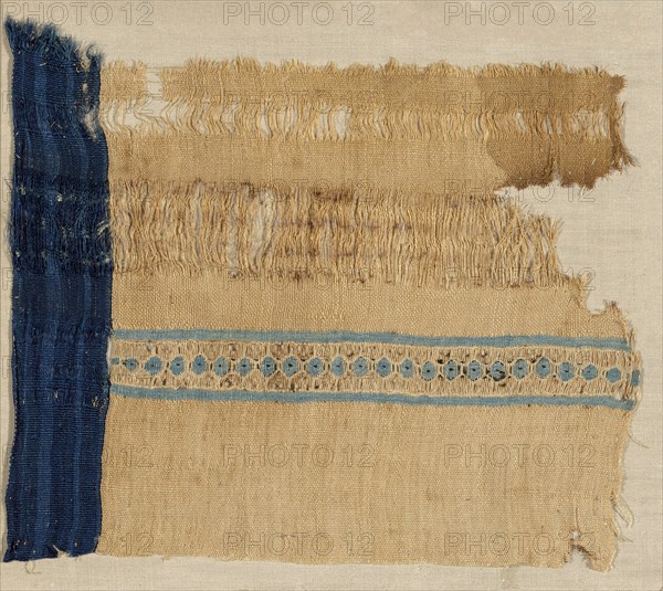 Fragment, Arab period (641–969)/Fatimid period (969–1171)/Ayyubid period (1171–1250)/ Mamluk period (1250–1517), 9th/13th century, Egypt, Egypt, Linen and silk, slit tapestry weave, 20.3 × 17.8 cm (8 × 7 in.)