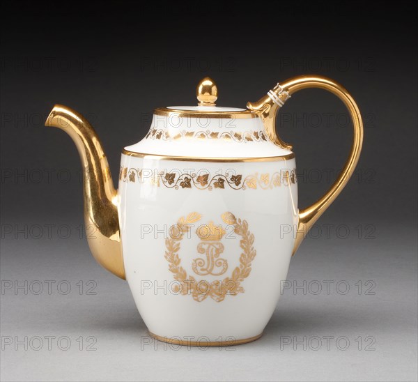 Teapot, 1845, Sèvres Porcelain Manufactory, French, founded 1740, Sèvres, Hard-paste porcelain and gilding, 15.4 x 18.7 cm (6 1/16 x 7 3/8 in.)