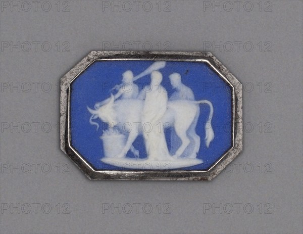 Cameo with Sacrifice of a Bull, Late 18th century, Wedgwood Manufactory, England, founded 1759, Burslem, Stoneware (jasperware), 1.7 × 2.5 cm (11/16 × 1 in.)