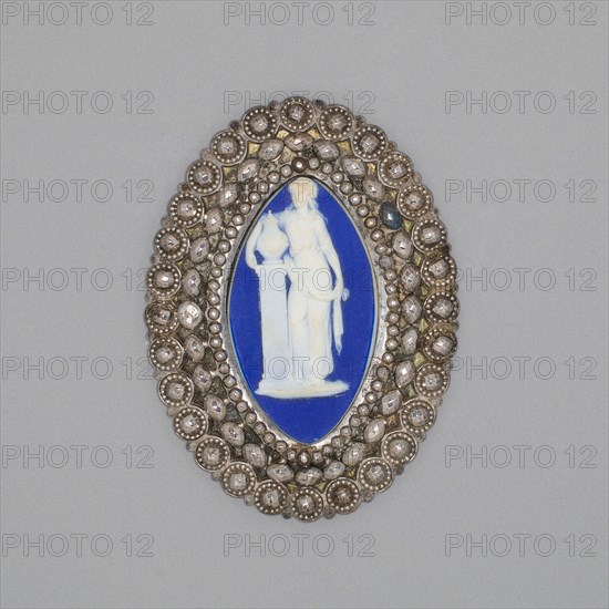 Medallion with Women and Urn, Late 18th century, Wedgwood Manufactory, England, founded 1759, Burslem, Stoneware (jasperware), 7.6 × 5.7 × 0.6 cm (3 × 2 1/4 × 1/4 in.)