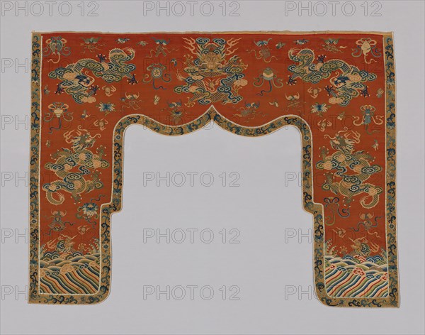 Valance, Qing dynasty (1644–1911), 1875/1900, China, weaving with silk threads, 105 × 139 cm (41 3/4 × 54 3/4 in.)