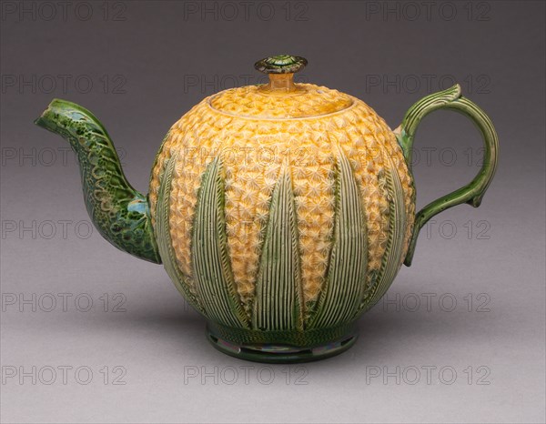 Teapot, 1750/70, England, Staffordshire, Staffordshire, Lead-glazed earthenware (creamware), H. 13.3 cm (5 1/4 in.)