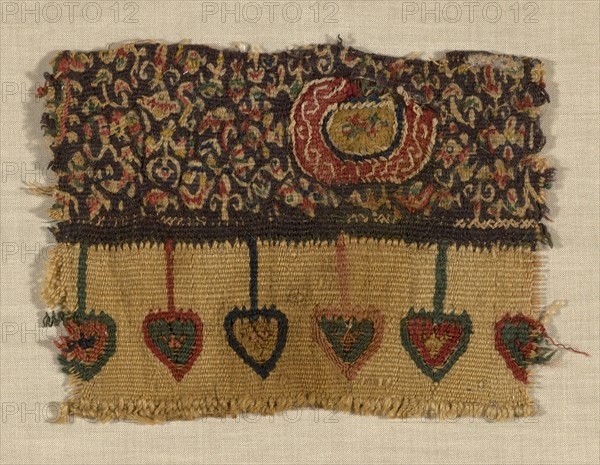 Fragment, Roman period (30B.C.–641 A.D.)/ Sassanid period (621–629 A.D.)/ Arab period (641–669 A.D.), 6th/8th century, Coptic, Egypt, Egypt, Linen and wool, tapestry weave, 15.2 × 11.4 cm (6 × 4 1/4 in.)
