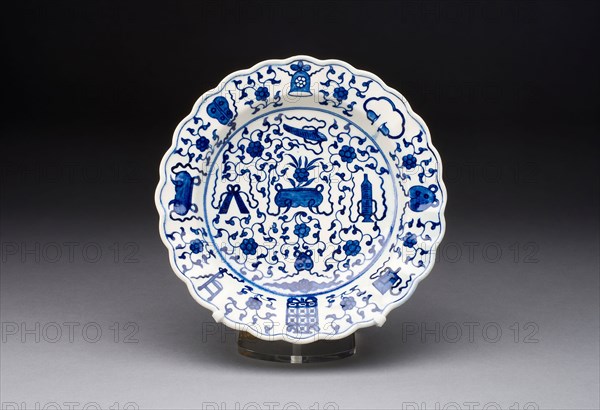 Plate, c. 1770, Worcester Porcelain Factory, Worcester, England, founded 1751, Worcester, Soft-paste porcelain, underglaze blue, Diam. 21.5 cm (8 7/16 in.)