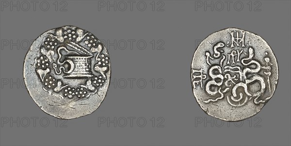 Tetradrachm (Coin) Depicting a Cista with Snake, 133/67 BC, Greek, minted in Pergamon, Asia Minor (now Turkey), Ancient Greece, Silver, DIam. 2.6 cm, 11.81 g