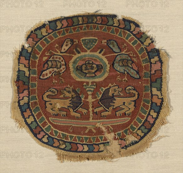 Roundel, Roman period (30 B.C.–641 A.D.)/ Sassanid period (621–629), 6th/8th century, Coptic, Egypt, Egypt, Linen and wool, tapestry weave, 17.8 × 16.5 cm (7 × 6 1/2 in.)