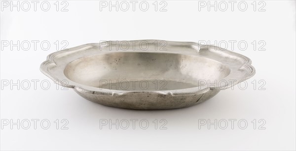 Basin (possibly for use with lavabo), Mid 18th century, Germany or Switzerland, Germany, Pewter, 27.9 x 36.2 x 7 cm (11 x 14 1/4 x 2 3/4 in.)