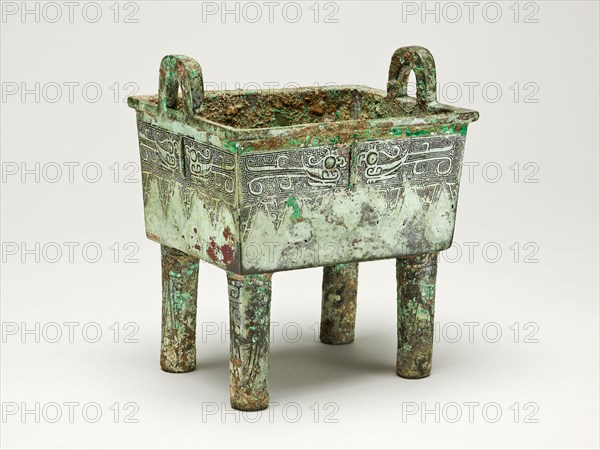 Rectangular Cauldron, Shang dynasty ( about 1600–1046 BC ), 12th/11th century, China, Bronze, 17.0 × 14.2 cm (6 5/8 × 5 5/8 in.)