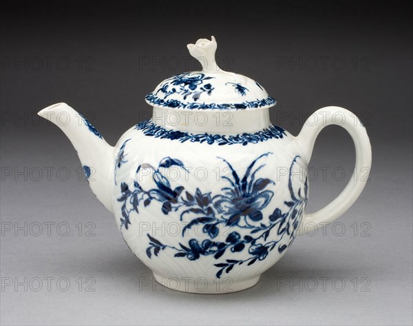 Teapot, c. 1760, Worcester Porcelain Factory, Worcester, England, founded 1751, Worcester, Soft-paste porcelain, underglaze blue decoration, H. 15.9 cm (6 1/4 in.)