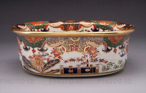 Wine Cistern, c. 1820, England, Porcelain, Imari decoration, 10.5 × 28 × 19.2 cm (4 1/8 × 11 × 7 9/16 in.)