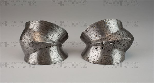 Cowter for the Left(?) Elbow from a Splint Rerebrace, c. 1500, Spanish, Spain, Steel, H 9.53 cm (3 3/4 in.), W 12.7 cm (5 in.), D 15.24 cm (6 in.)