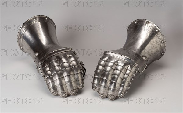 Pair of Mitten Gauntlets, probably 19th century, European, Europe, Steel and leather, L. 27.3 cm (10 3/4 in.)