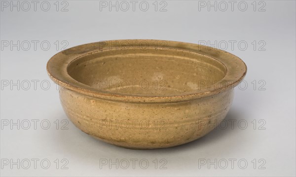 Bowl, Six dynasties (220–589) or Tang dynasty (618–907), c. 6th/7th century, China, Yue ware, stoneware with celadon glaze, H. 6.5 cm (2 9/16 in.), diam. 17.2 cm (6 3/4 in.)