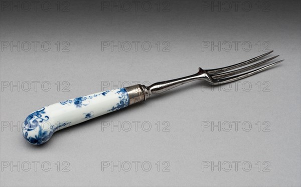 Fork, c. 1760, Worcester Porcelain Factory, Worcester, England, founded 1751, Worcester, Soft-paste porcelain with underglaze blue decoration, silver and steel, L. 21 cm (8 1/4 in.)