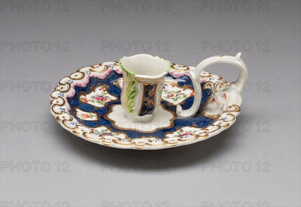 Candlestick, c. 1770, Worcester Porcelain Factory, Worcester, England, founded 1751, Worcester, Soft-paste porcelain with underglaze blue and gilding, H. 5.7 cm (2 1/4 in.), diam. 14.7 cm (5 25/36 in.)