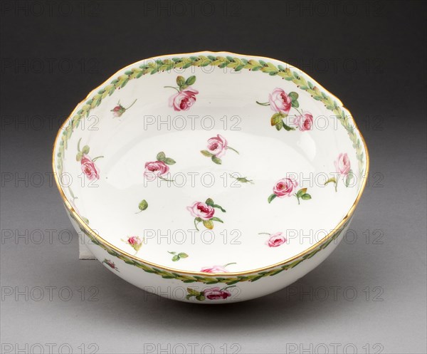 Saladier Bowl, 1773, Sèvres Porcelain Manufactory, French, founded 1740, Sèvres, Soft-paste porcelain, polychrome enamels, and gilding, Diam. 22.9 cm (9 in.)