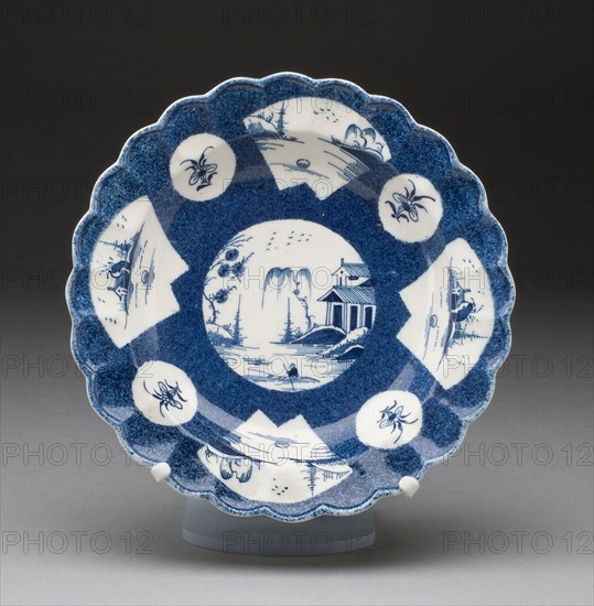 Dish, c. 1770, Worcester Porcelain Factory, Worcester, England, founded 1751, Worcester, Soft-paste porcelain, underglaze blue decoration, Diam. 20.5 cm (8 1/16 in.)