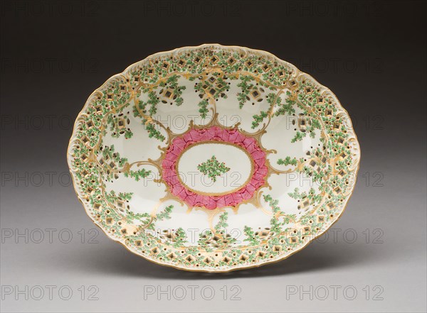 Pierced Dish, c. 1775, Worcester Porcelain Factory, Worcester, England, founded 1751, Worcester, Soft-paste porcelain, polychrome enamels and gilding, 9 x 29.8 x 24.8 cm (3 1/2 x 11 3/4 x 9 3/4 in.)