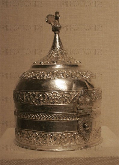 Betel-Leaf Container (Pandan), 19th century, India, Possibly Uttar Pradesh/Avadh, India, Silver, 16.5 x 11 x 11 cm (6 1/2 x 4 3/8 x 4 3/8 in.)