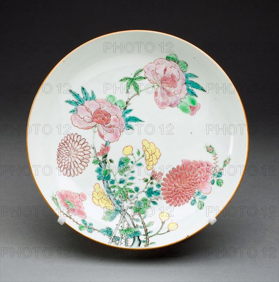 Dish, c. 1725, Qing dynasty (1644–1911), Yongzhen period (1723–1735), China, Hard-paste porcelain and polychrome enamels, Diam. 21.6 cm (8 1/2 in.)