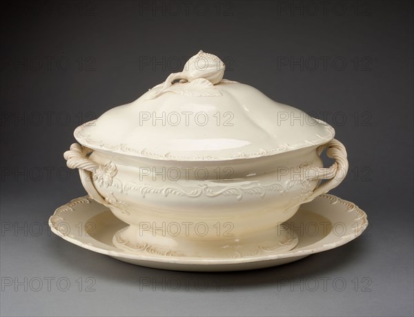 Tureen and Stand, 1780/90, Leeds Pottery, English, founded 1756, Yorkshire, Lead-glazed earthenware (creamware), 25.1 x 40 x 30.8 cm (9 7/8 x 15 3/4 x 12 1/8 in.)