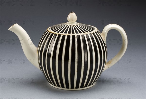 Teapot, c. 1780, England, probably Leeds, Leeds, Lead-glazed earthenware, 11.1 x 17.8 x 10.8 cm (4 3/8 x 7 x 4 1/4 in.)