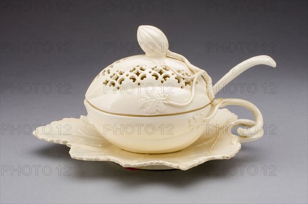 Tureen and Stand with Ladle, 1780/90, Leeds Pottery, English, founded 1756, Yorkshire, Lead-glazed earthenware (creamware), Tureen and Stand: 12.1 x 21.6 x 16.5 cm (4 3/4 x 8 1/2 x 6 1/2 in.), Ladle: 16.2 cm (6 3/8 in.)