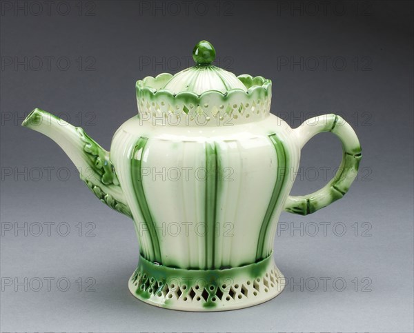 Teapot, c. 1780, Staffordshire or Yorkshire, England, Staffordshire, Lead-glazed earthenware (creamware), 14 x 18.1 x 9.5 cm (5 1/2 x 7 1/8 x 3 3/4 in.)