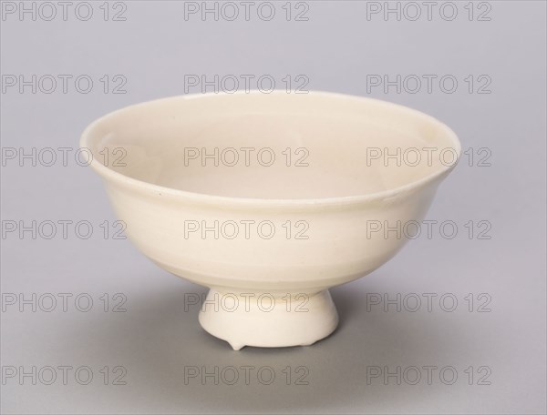 Stem Bowl, Jin (1115–1234) or Yuan dynasty (1279–1368), 13th/14th century, China, Huozhou ware, glazed stoneware, H. 4.7 cm (1 7/8 in.), diam. 8.7 cm (3 7/16 in.)