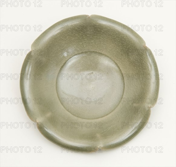 Dish with Inverted Petal-Lobed Rim, Northern Song dynasty (960–1127), China, Yaozhou ware, glazed stoneware, H. 3.0 cm (1 3/16 in.), diam. 10.9 cm (4 5/16 in.)