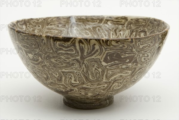 Bowl, Song dynasty (960–1279), China, Marbled earthenware with clear glaze, H. 6.5 cm (2 9/16 in.), diam. 12.6 cm (5 in.)