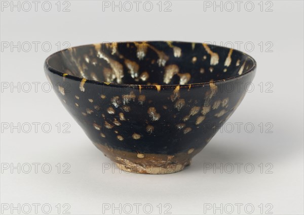 Teabowl, Jin dynasty (1115–1234), 12th century, China, Northern blackware, Cizhou type, stoneware with dark brown glaze and overglaze russet flecks, H. 5.6 cm (2 1/4 in.), diam. 10.9 cm (4 5/16 in.)