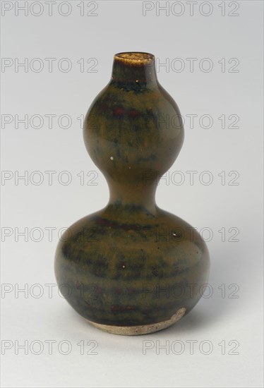 Small Double-Gourd Bottle, Yuan dynasty (1271–1368), China, Stoneware with iron brown-black glaze, H. 8.0 cm (3 3/16 in.), diam. 4.5 cm (1 13/16 in.)