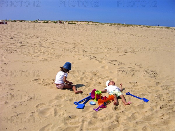 AMUSEMENT A LA PLAGE-FRANCE