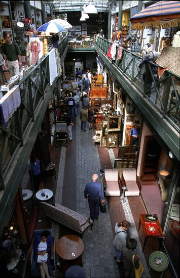 Marche Aux Puces De Saint-Ouen