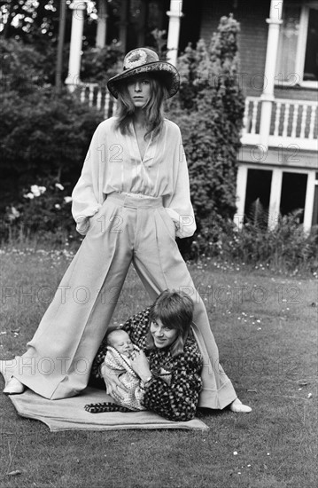 David Bowie avec sa femme et son fils