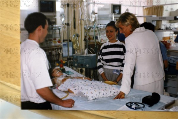 Diana, Princess of Wales pays a visit to two year old Marie Jan Murray at Great Ormond Street hospital in London.
The young girl was critically ill and given only a 50-50 chance of survival by doctors after heart surgery in May.
The Princess is pictured at the girls bedside with parents Jan and and Alan Murray.
Picture taken circa August 1997. 



vfr1