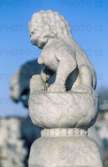 Lion de pierre sur balustrade de marbre blanc, Place Tian anmen