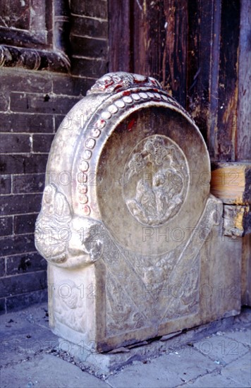 Shidun (two flat-shaped blocks of stone stand outside the door)