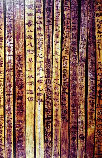 Idéogrammes peints sur bambou, dynastie Han, Chine