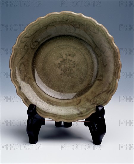 Porcelain plate, China